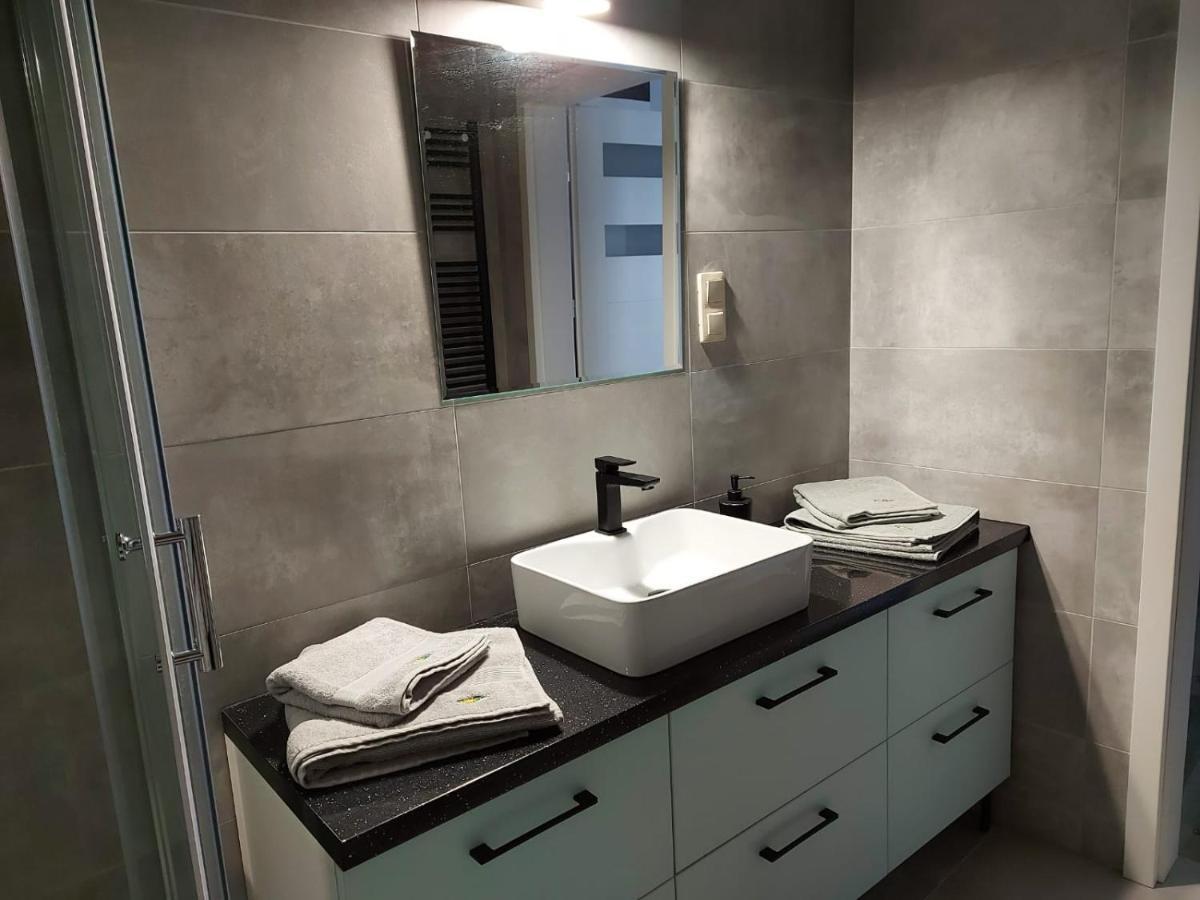 Apartamenty Z Tarasami "Mietowy Spokoj 15" "Romantyczna Szarosc 16" "Niebieska Elegancja 17" Maksymalnie Dla 6 Osob Поберово Экстерьер фото
